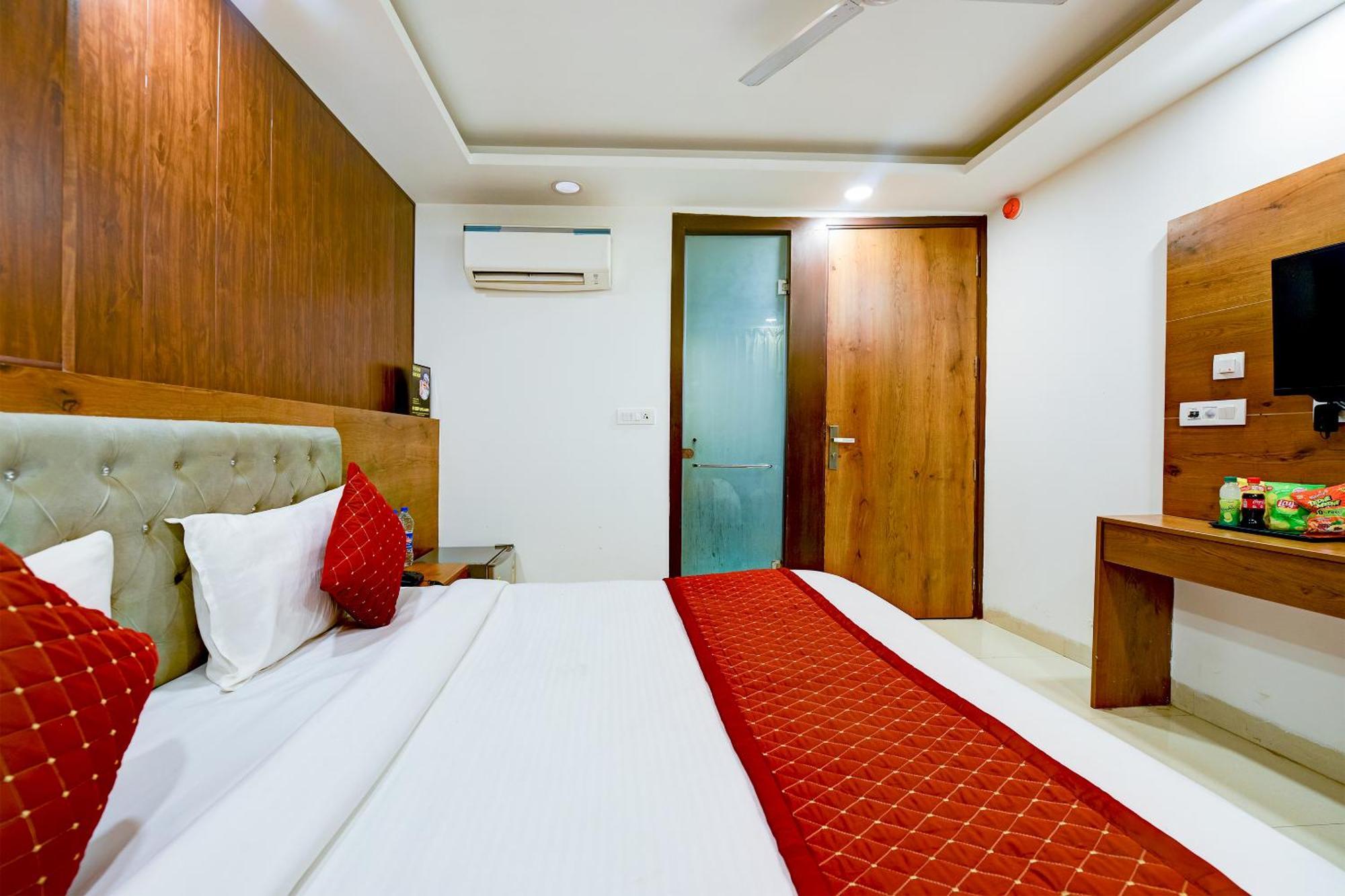 Glory Inn Near Delhi International Airport Нью-Дели Экстерьер фото