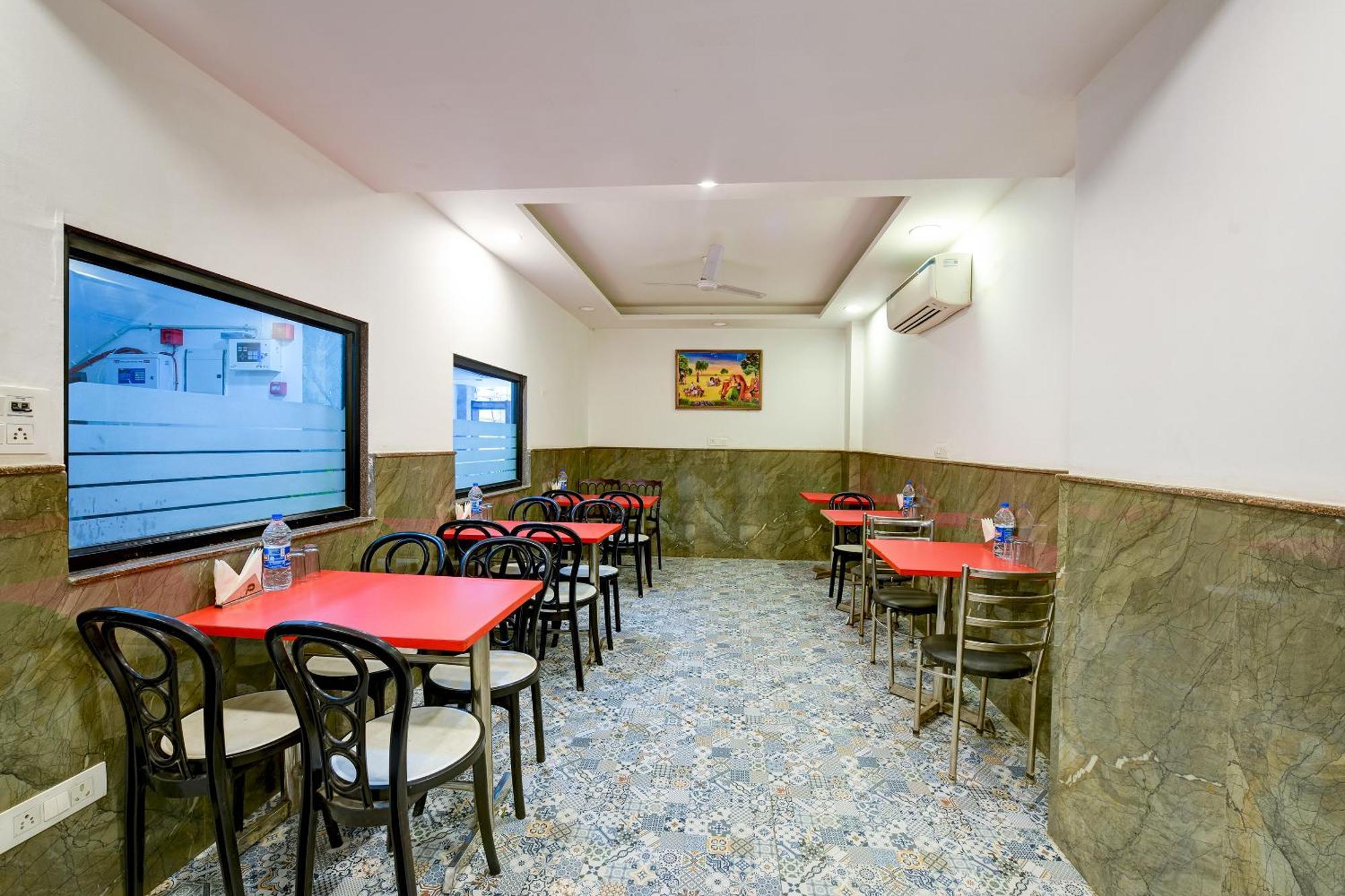 Glory Inn Near Delhi International Airport Нью-Дели Экстерьер фото