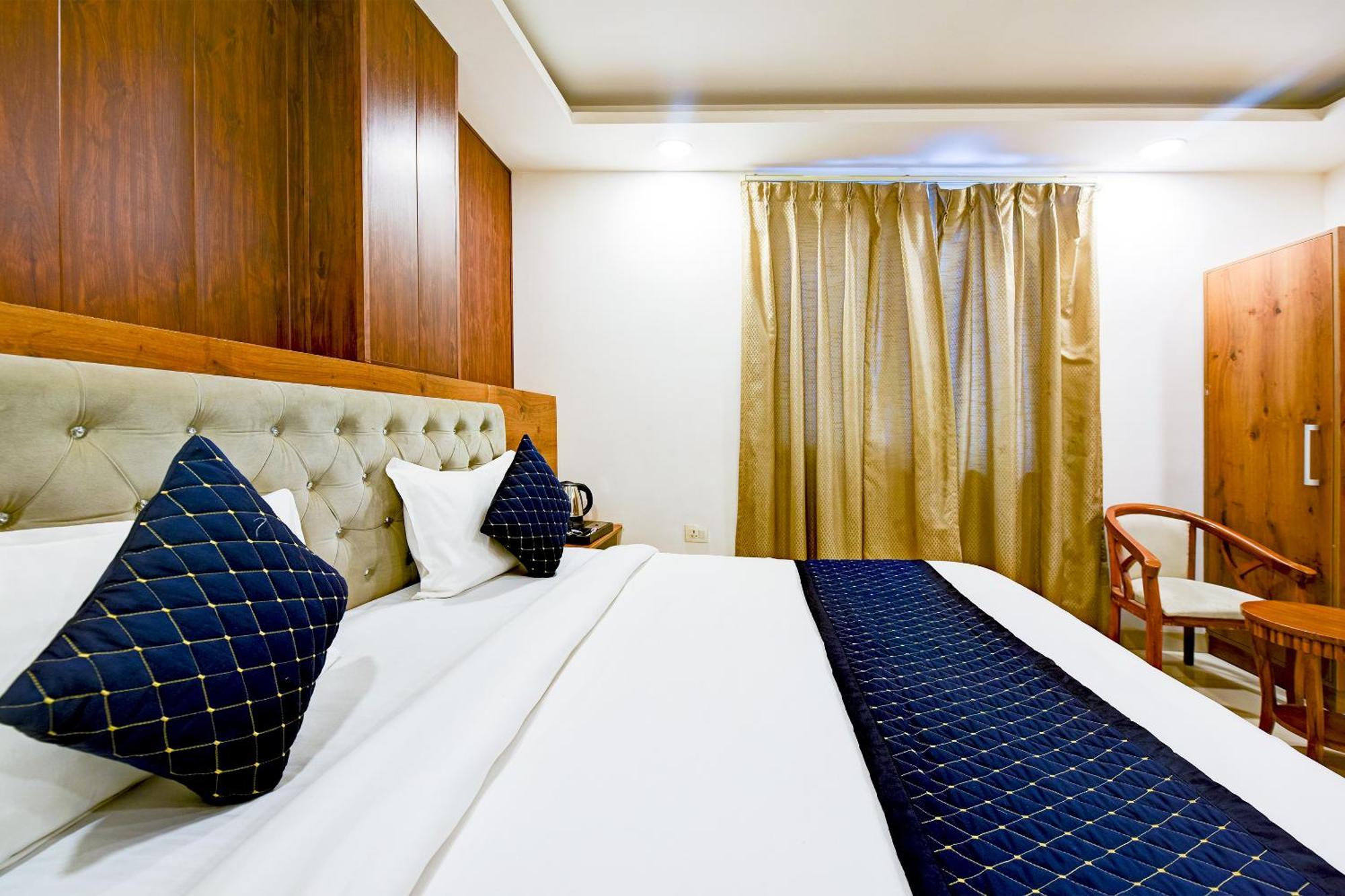 Glory Inn Near Delhi International Airport Нью-Дели Экстерьер фото