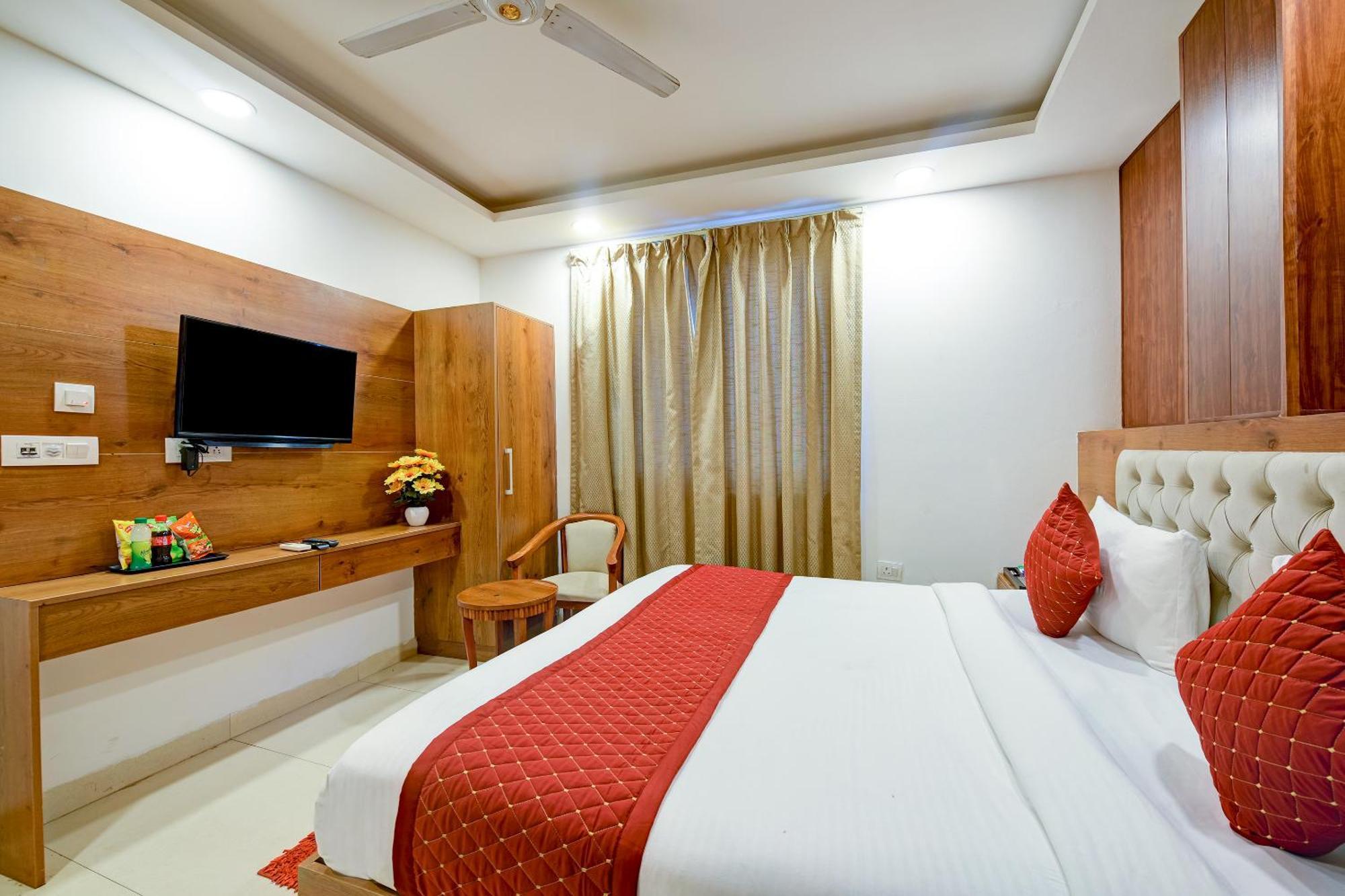 Glory Inn Near Delhi International Airport Нью-Дели Экстерьер фото