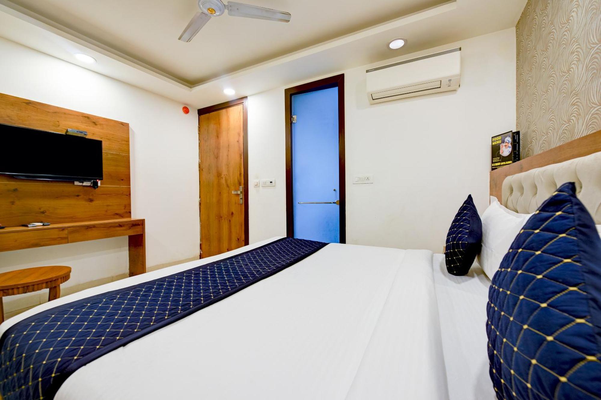 Glory Inn Near Delhi International Airport Нью-Дели Экстерьер фото