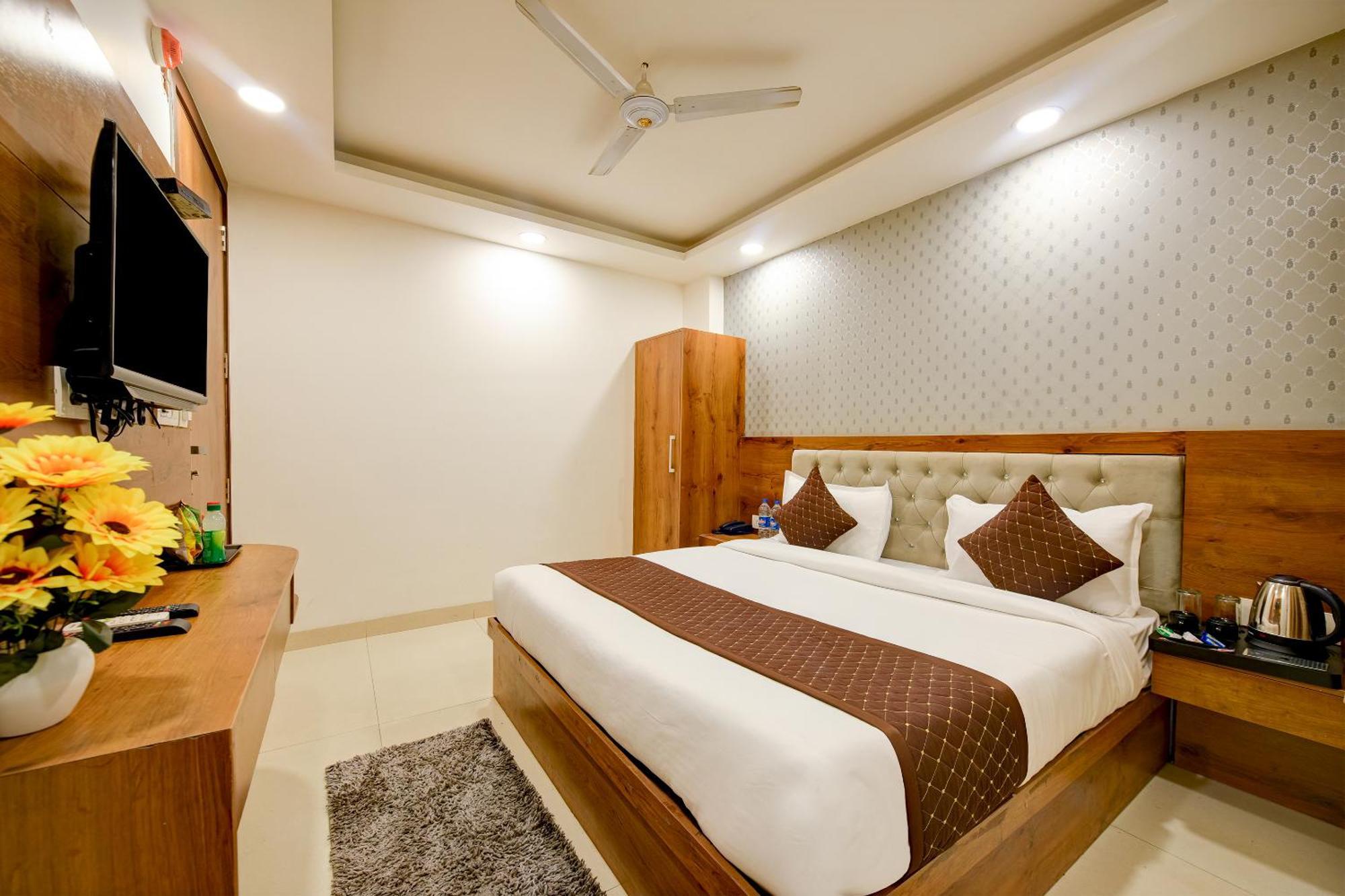 Glory Inn Near Delhi International Airport Нью-Дели Экстерьер фото